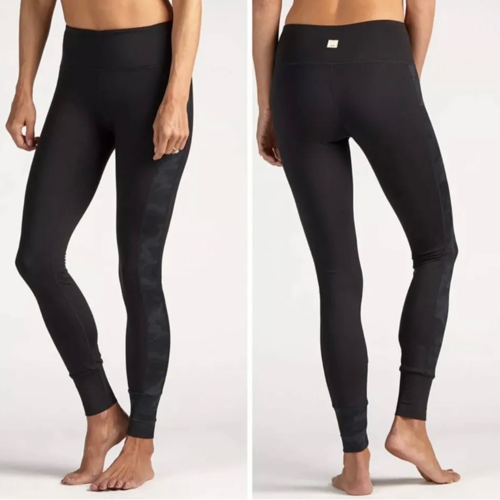 VUORI Asymmetric Block Leggings
Stretch Yoga Black Camo Contrast, size S